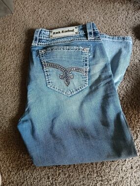 Rock Revival Women's Light Blue Embroidered Pocket Capri Jeans Size 34